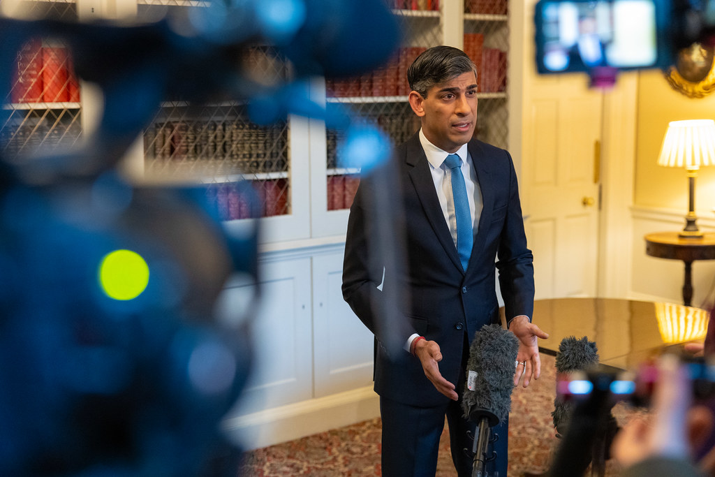 Il Primo Minsitro Rishi Sunak in una conferenza stampa al 10 di Downing street a Londra il 22 maggio 2024 (ph. Simon Walker / No 10 Downing Street).